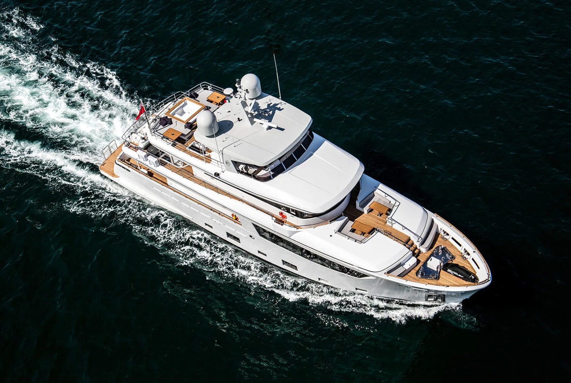 18-Winners-Yacht-2017-Gear-Patrol-17