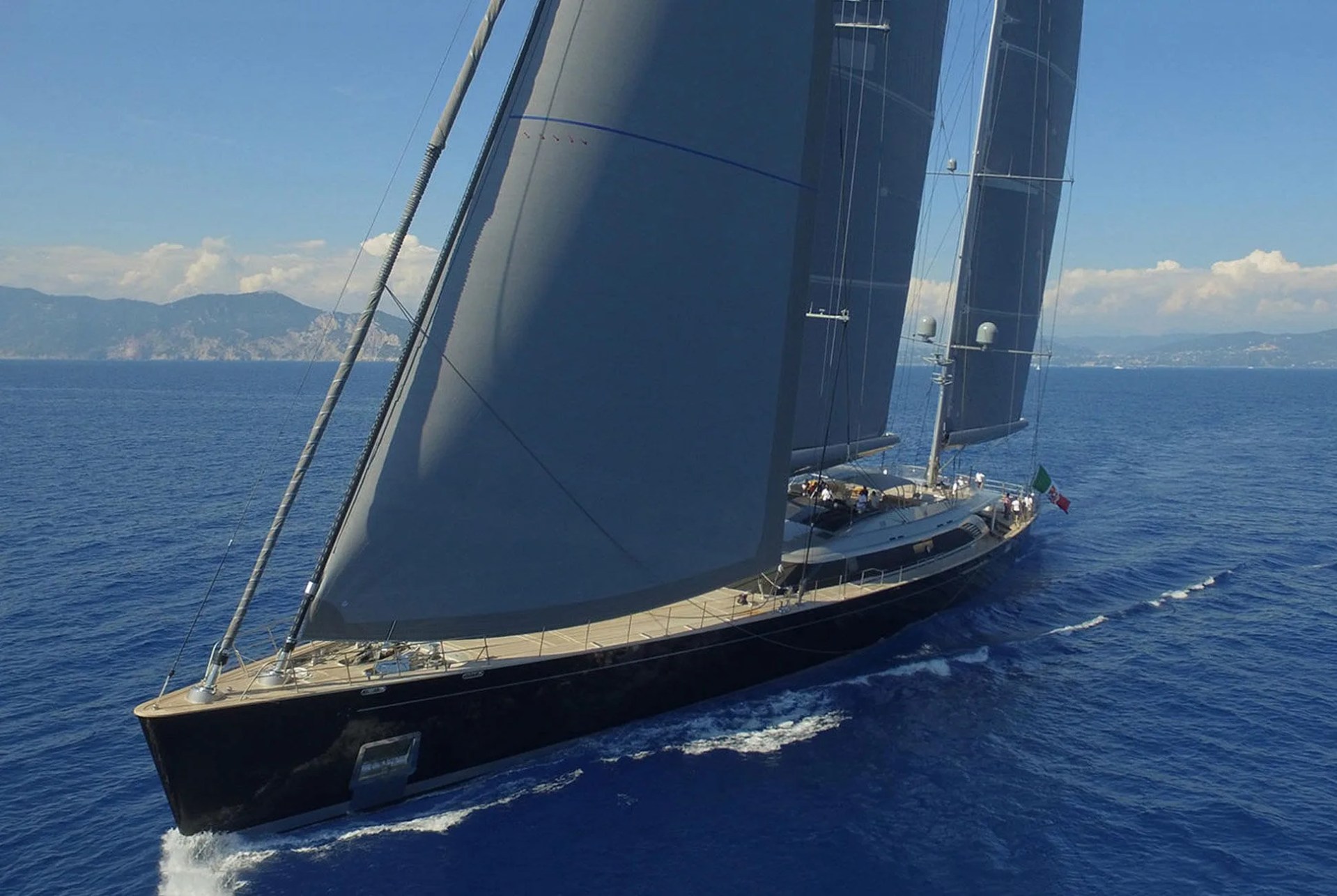 18-Winners-Yacht-2017-Gear-Patrol-7