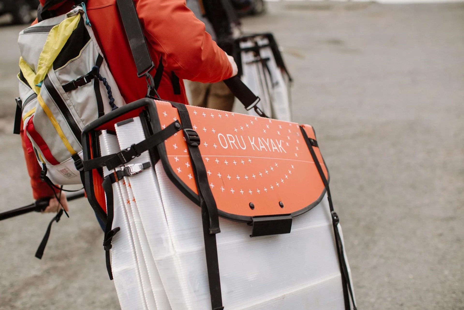 Oru-Kayak-Founder-Gear-Patrol-Ambiance-1