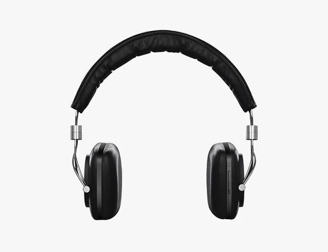 all-black-headphones-gear-patrol-bowers-wilkins