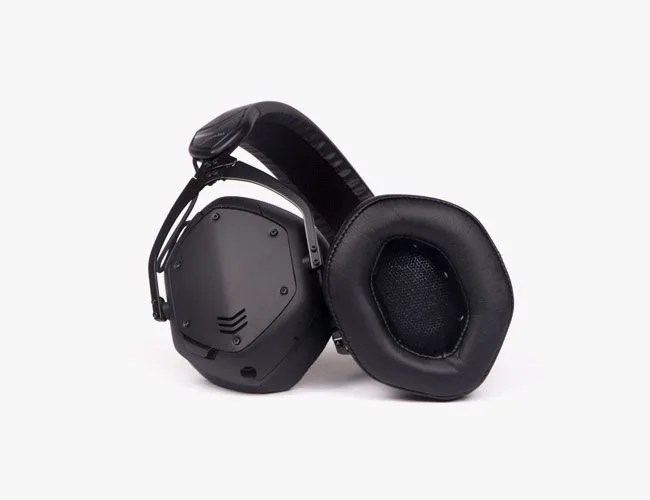 all-black-headphones-gear-patrol-v-moda