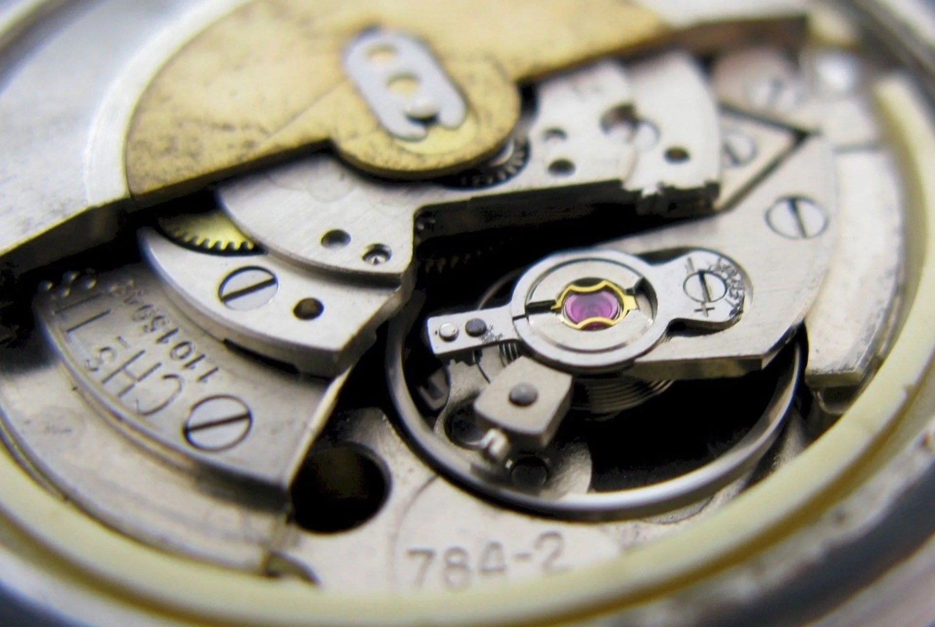 cheap-vintage-watches-gear-patrol-full-lead