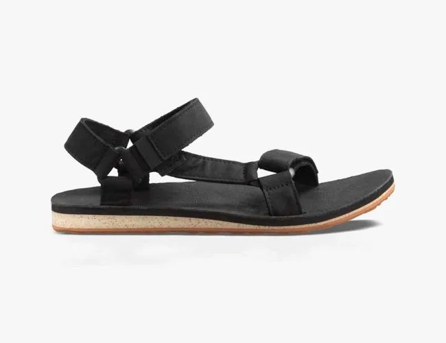 gear-patrol-don-teva-leather-sandal