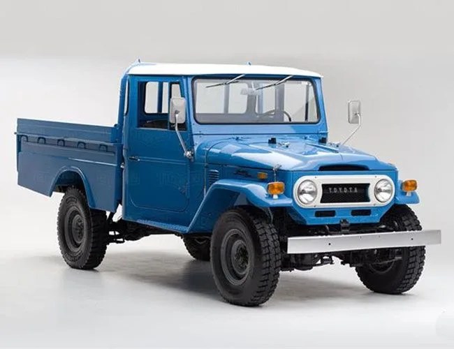 land-cruisers-gear-patrol-fj-45