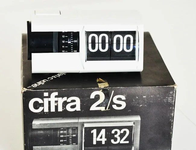 vintage-flip-clocks-gear-patrol-cifra