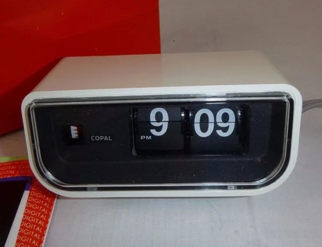vintage-flip-clocks-gear-patrol-copal