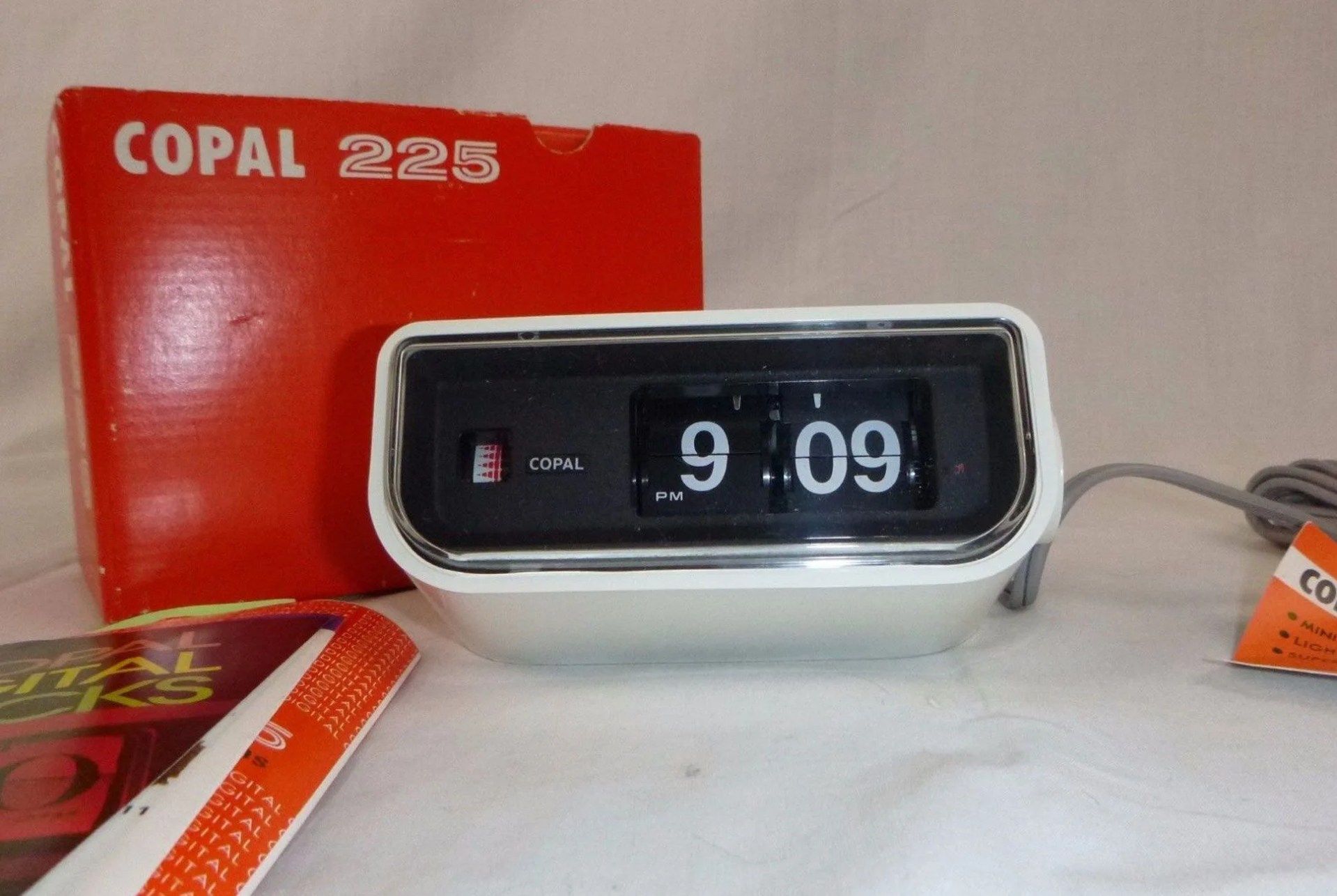 vintage-flip-clocks-gear-patrol-full-lead
