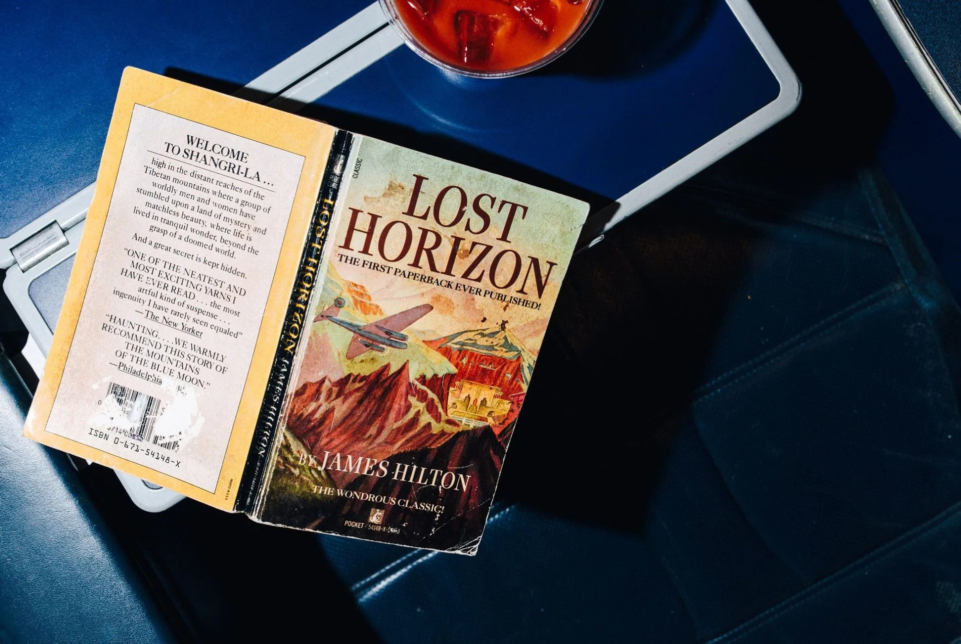 Books-for-A-Long-Flight-Gear-Patrol-Lost-Horizons