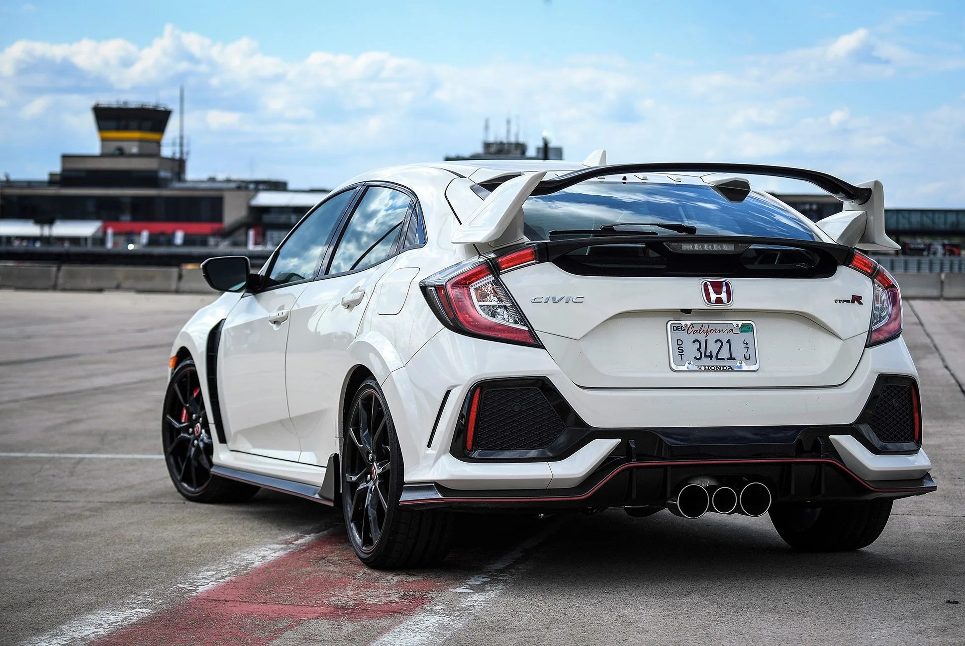 Honda-Civic-Type-R-2017-gear-patrol-4