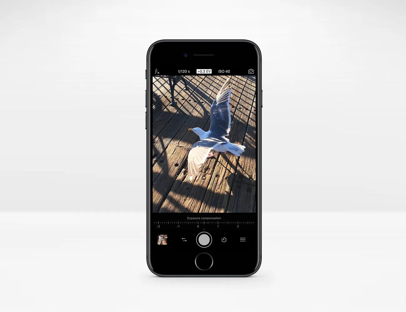 Stop-Shooting-With-the-Stock-iPhone-Camera-App-gear-patrol-Procamera