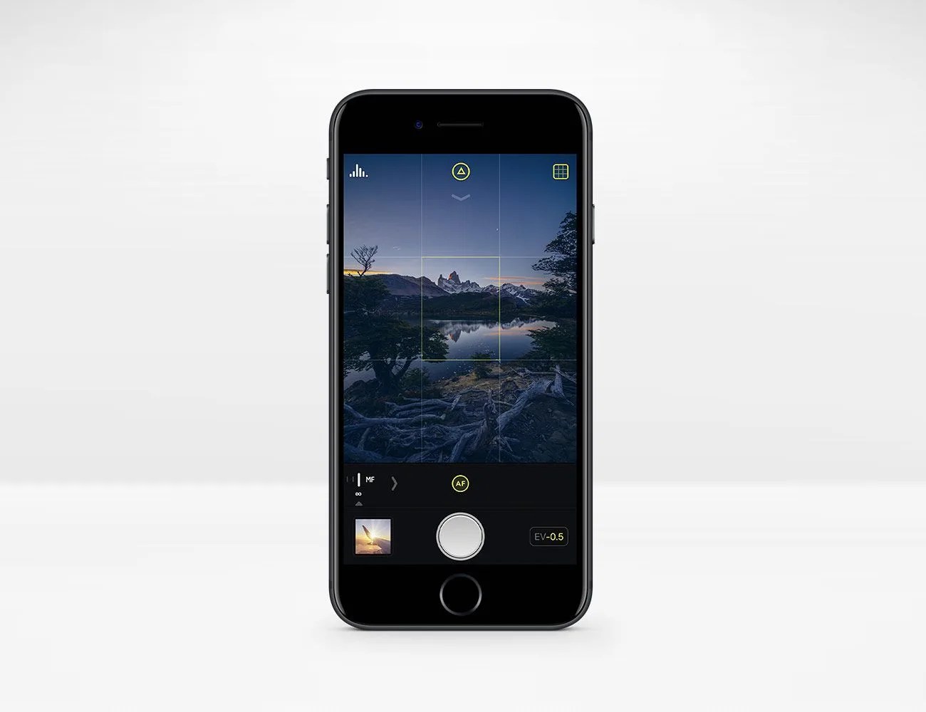Stop-Shooting-With-the-Stock-iPhone-Camera-App-gear-patrol-halide