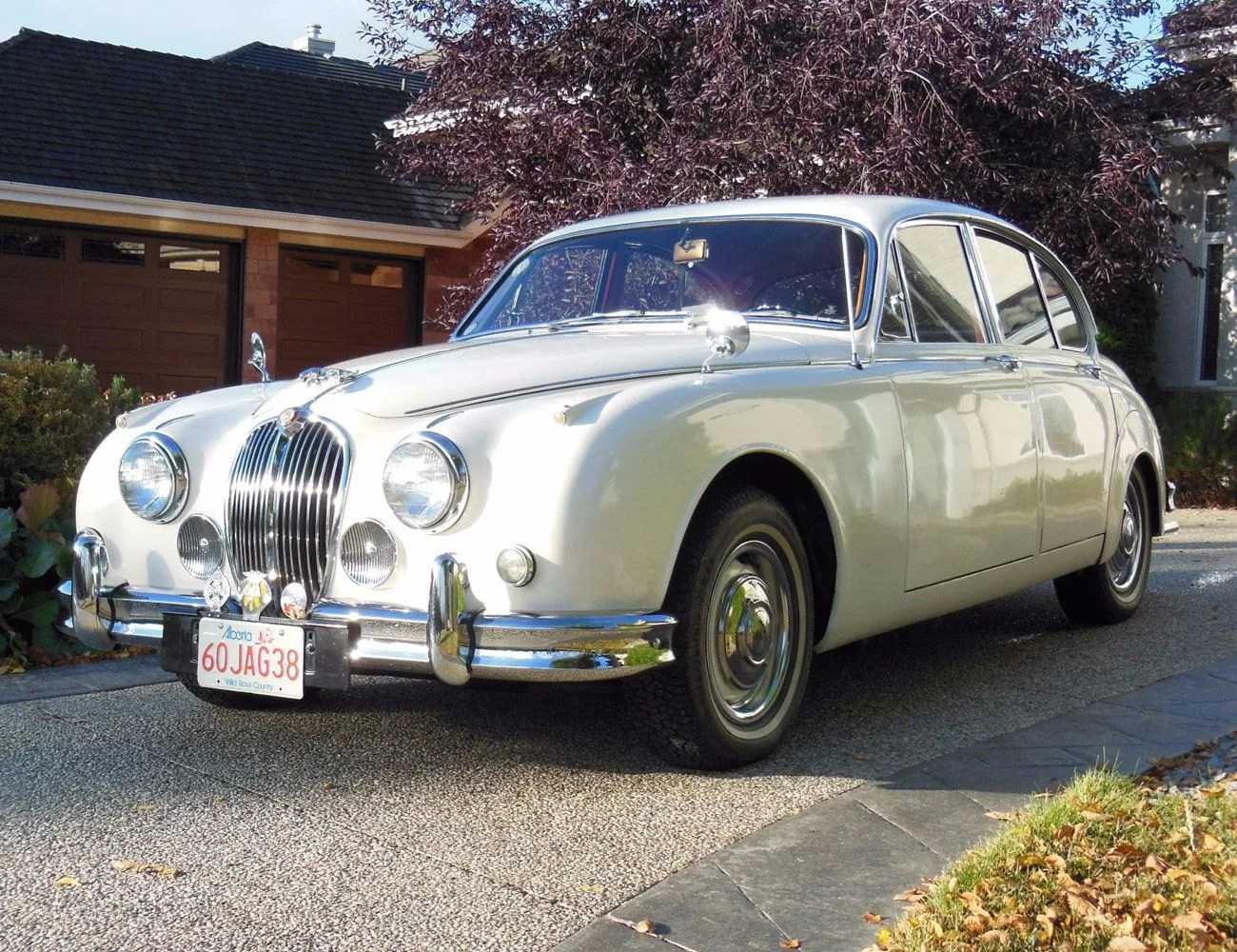 5-Very-Different-Manual-Transmission-Cars-Made-for-Summer-Shifting-gear-patrol-jaguar