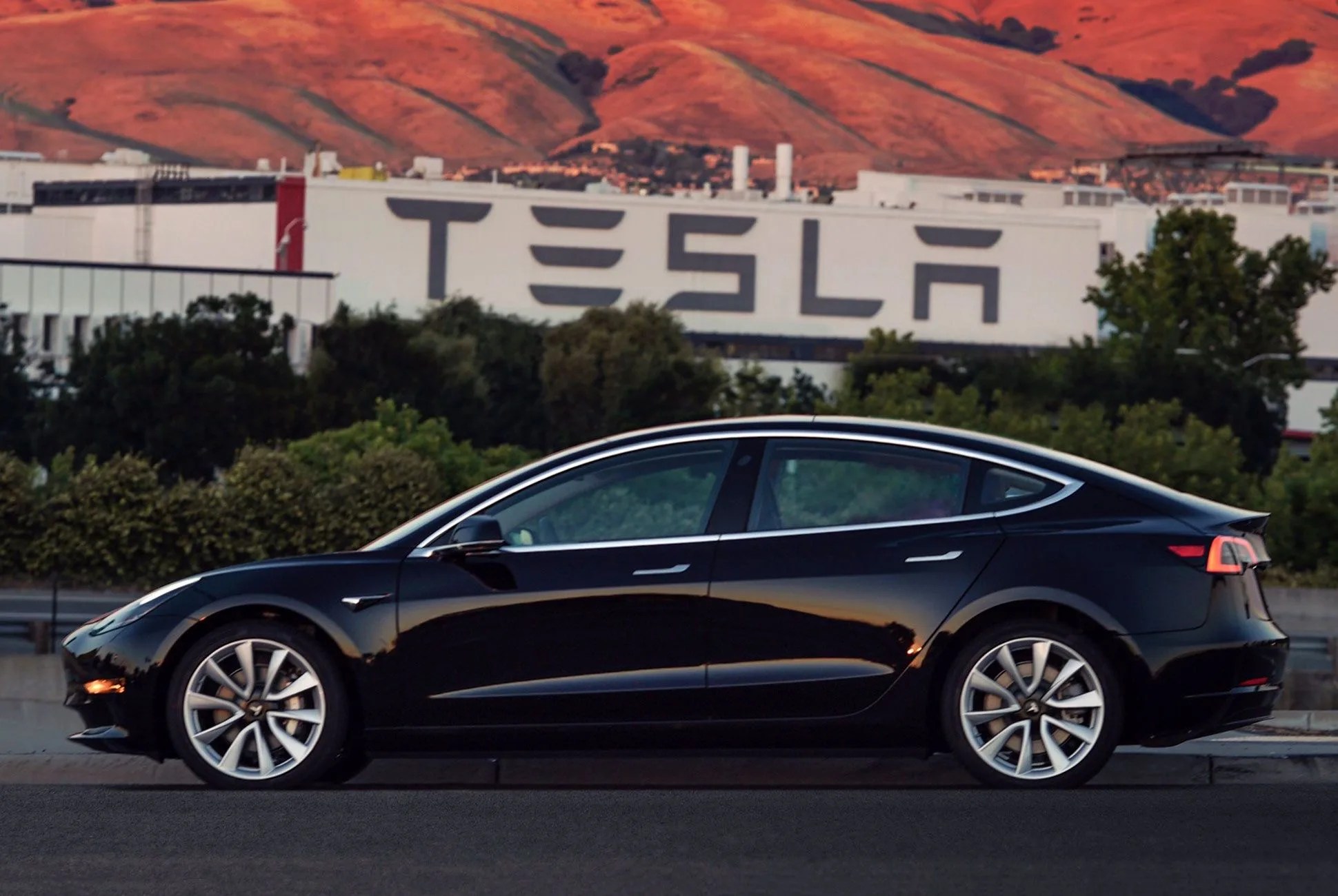 tesla-3-gear-patrol-full-lead