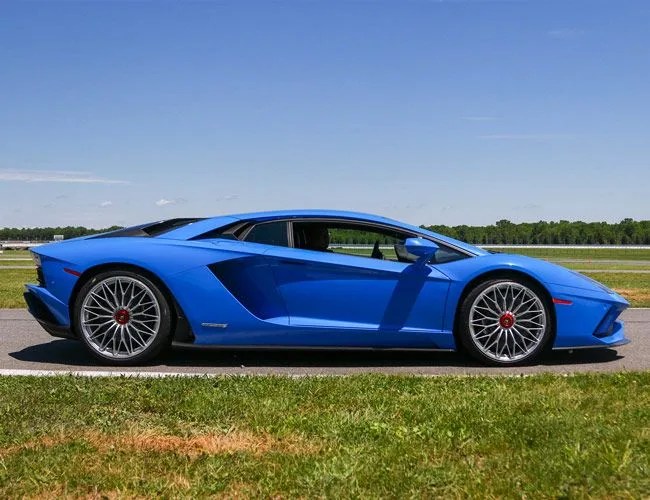 5-Cars-Biggest-Pricetags-gear-patrol-lamborghini-aventador