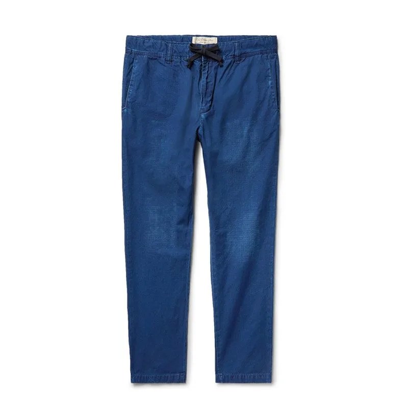 Drawstring-Pants-Are-an-Easy-Wardrobe-Staple-gear-patrol-drawstring-trousers
