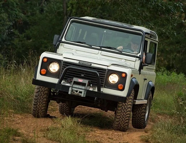 Land-Rover-Drive-Program-gear-patrol-lead-feature