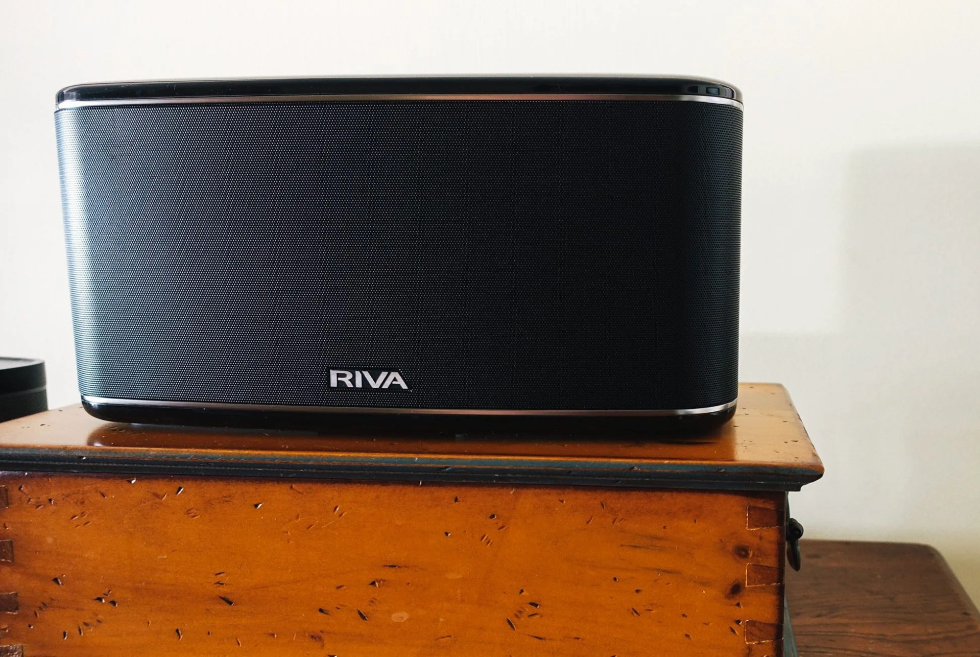 Riva-Speakers-Gear-Patrol-Ambiance
