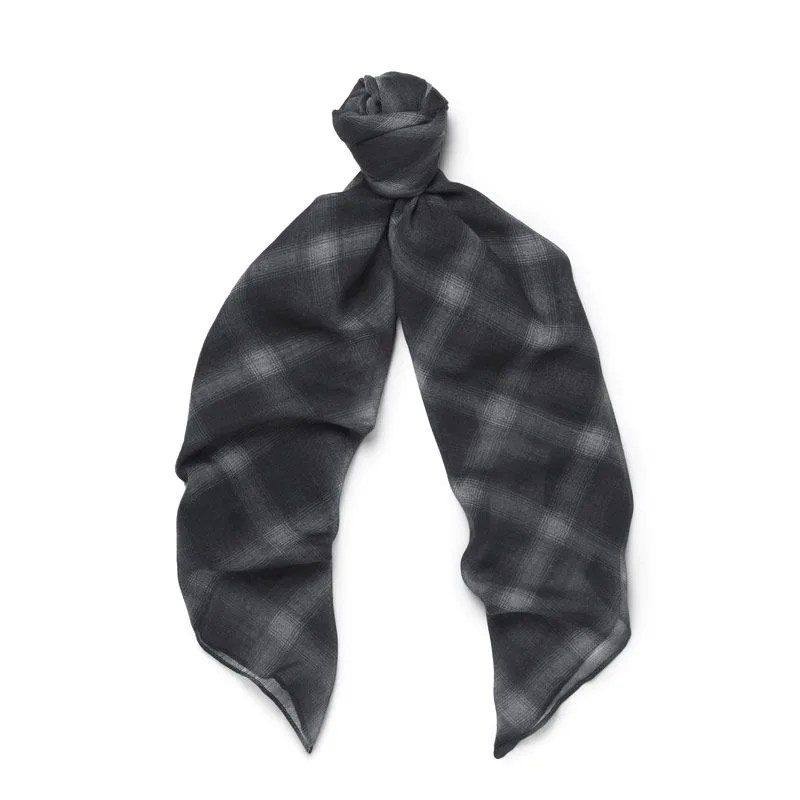 Best-Lightweight-Scarves-for-Transitional-Temps-gear-patrol-amiri