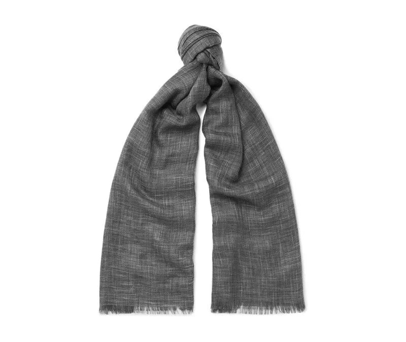 Best-Lightweight-Scarves-for-Transitional-Temps-gear-patrol-loropiana