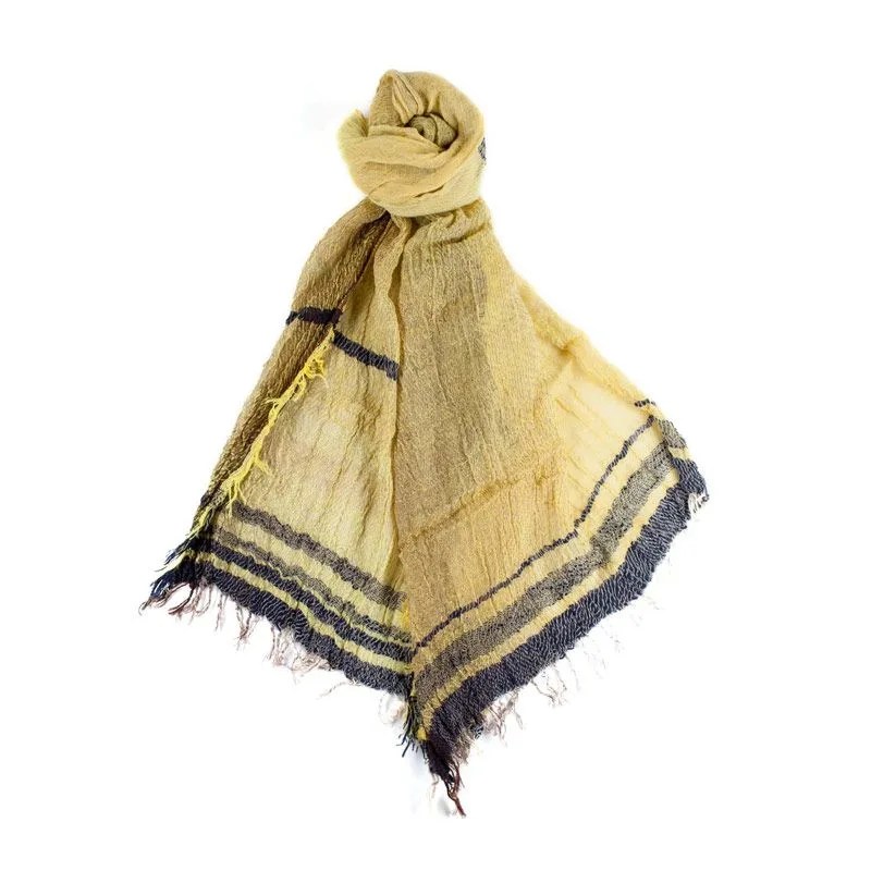 Best-Lightweight-Scarves-for-Transitional-Temps-gear-patrol-tamaki-niime