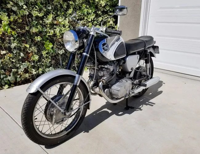 Found-5-Affordable-Vintage-Motorcycles-gear-patrol-honda-2
