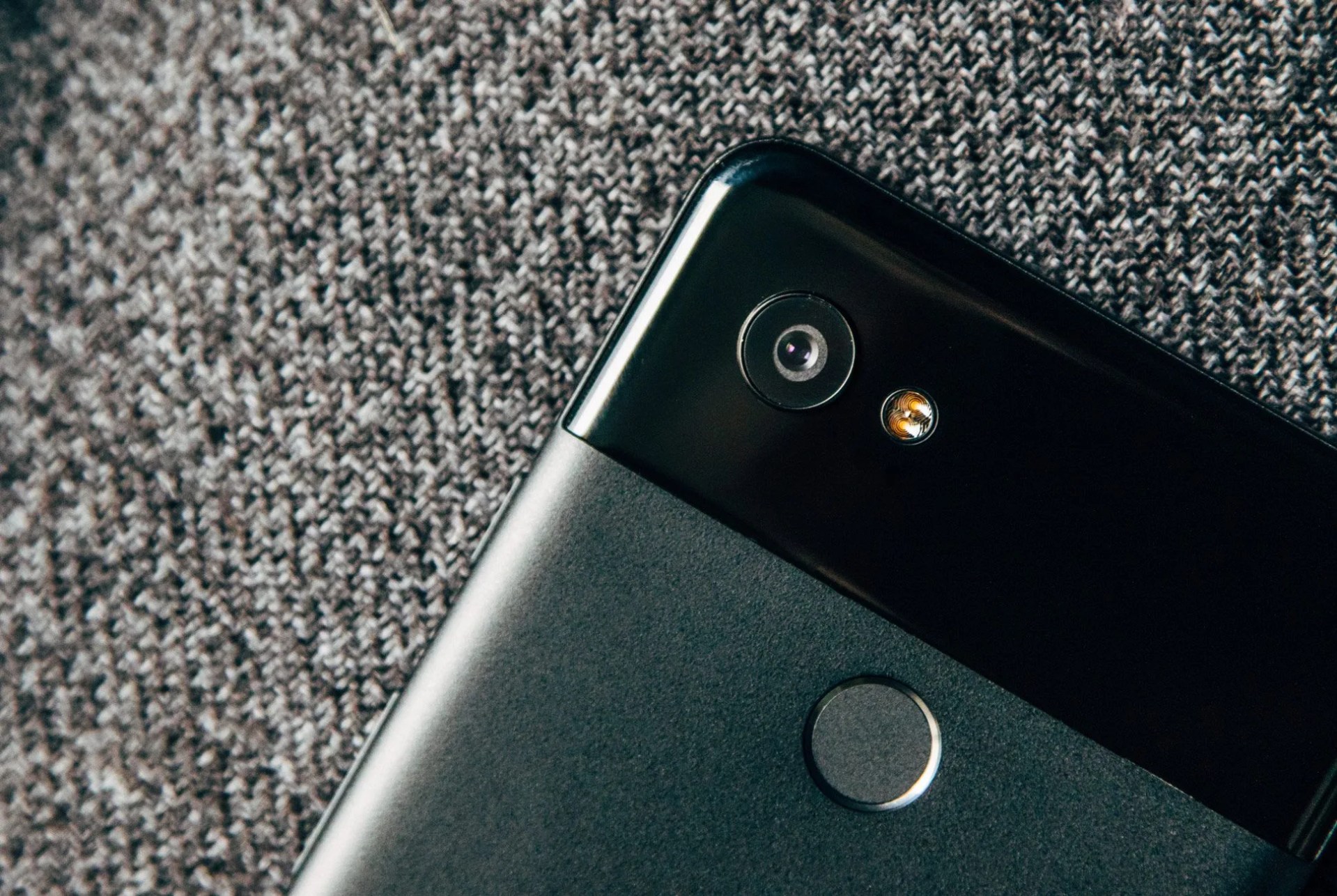 Google-Pixel-2-XL-Review-Gear-Patrol-Slide-2