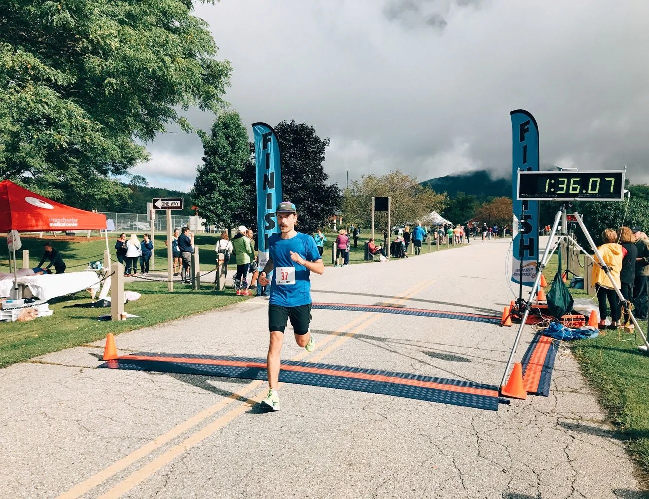 Half-Marathon-Pizza-Beer-Gear-Patrol-ambiance