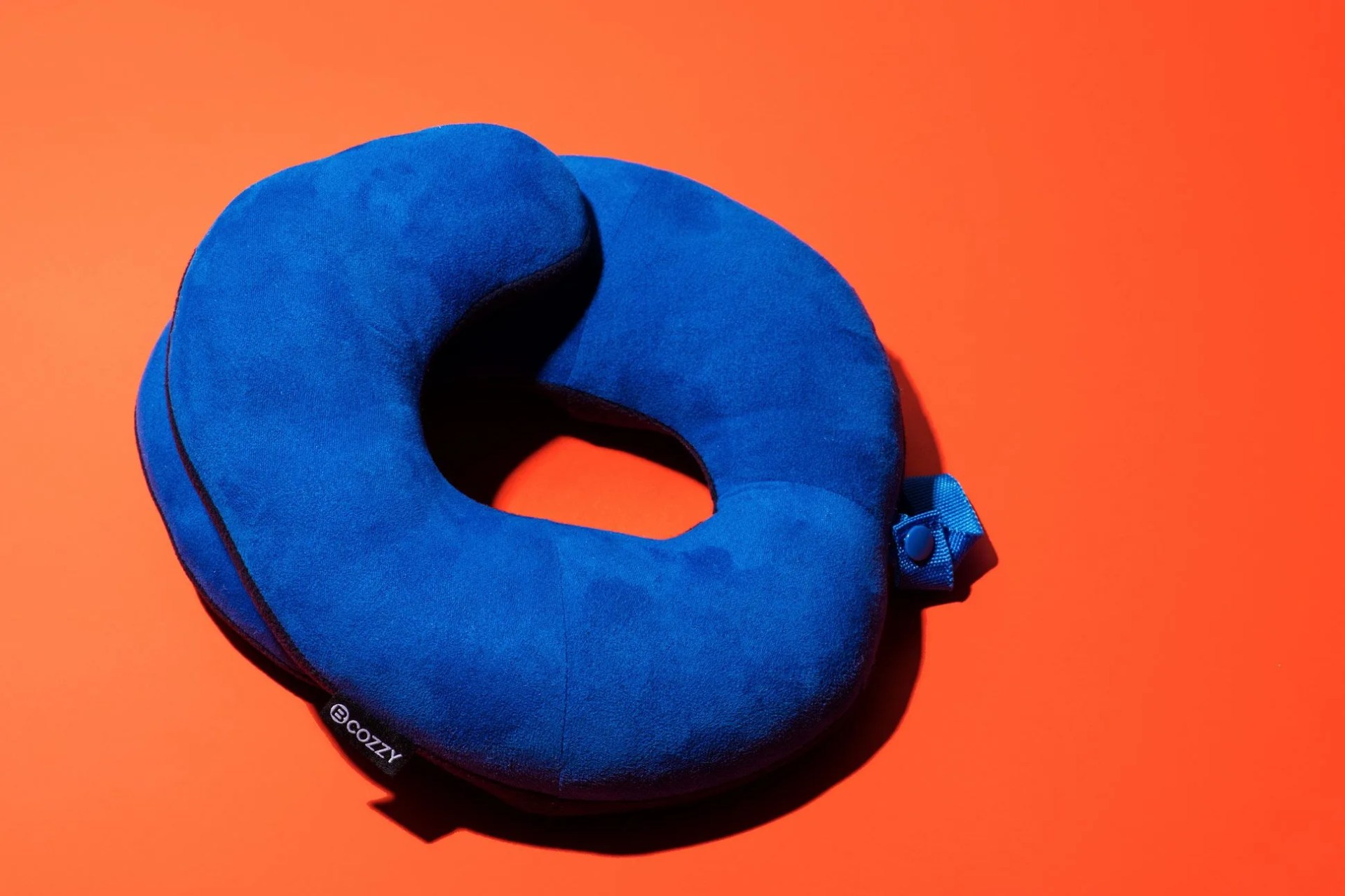 Neck-Pillow-Gear-Patrol-Lead-Full