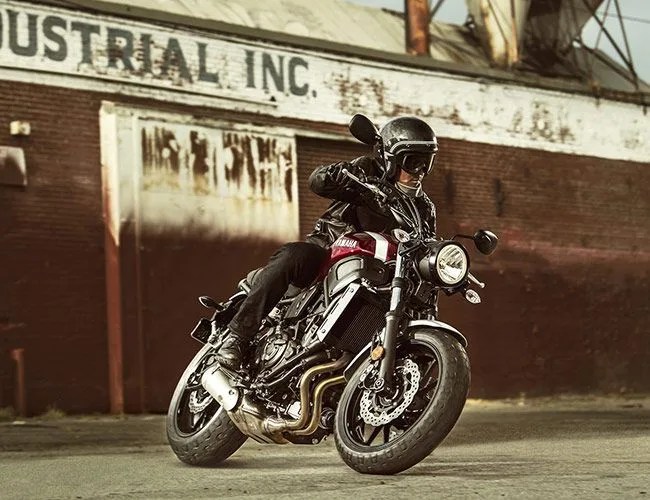 Yamaha-XSR700-gear-patrol-lead-feature