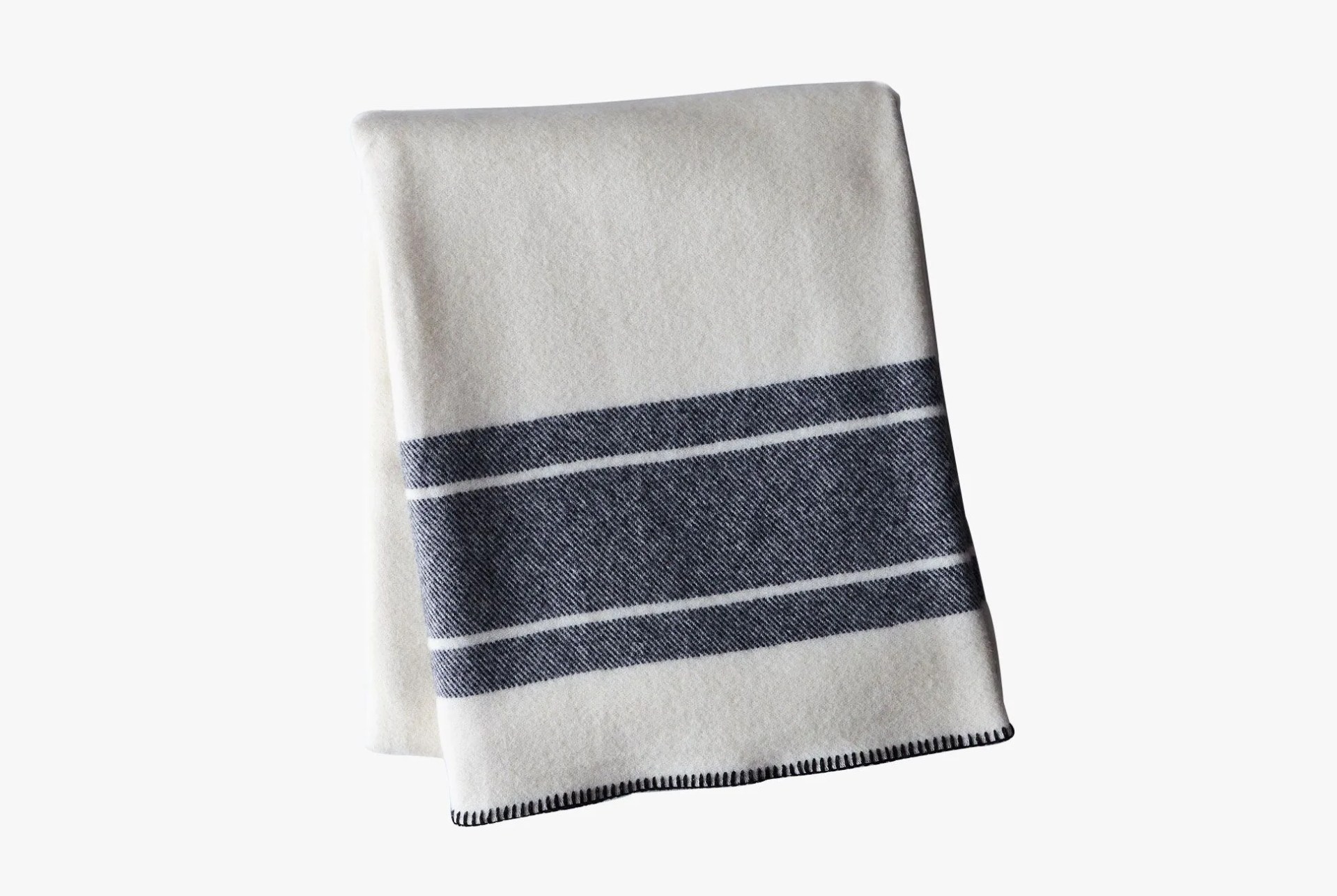 heritage-blankets-gear-patrol-amana