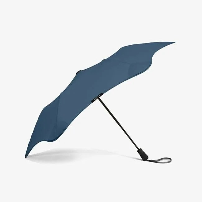12-Guys-Globetrotter-Gear-Patrol-blunt-umbrella-HP