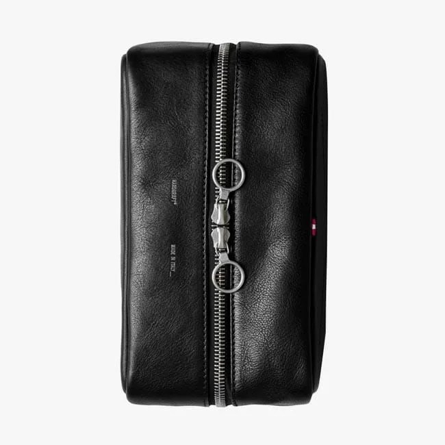 12-Guys-Globetrotter-Gear-Patrol-full-disclosure-dopp-HP
