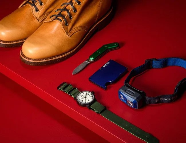 25-Perfect-Gifts-for-the-Adventurer-gear-patrol-Lead-Featured