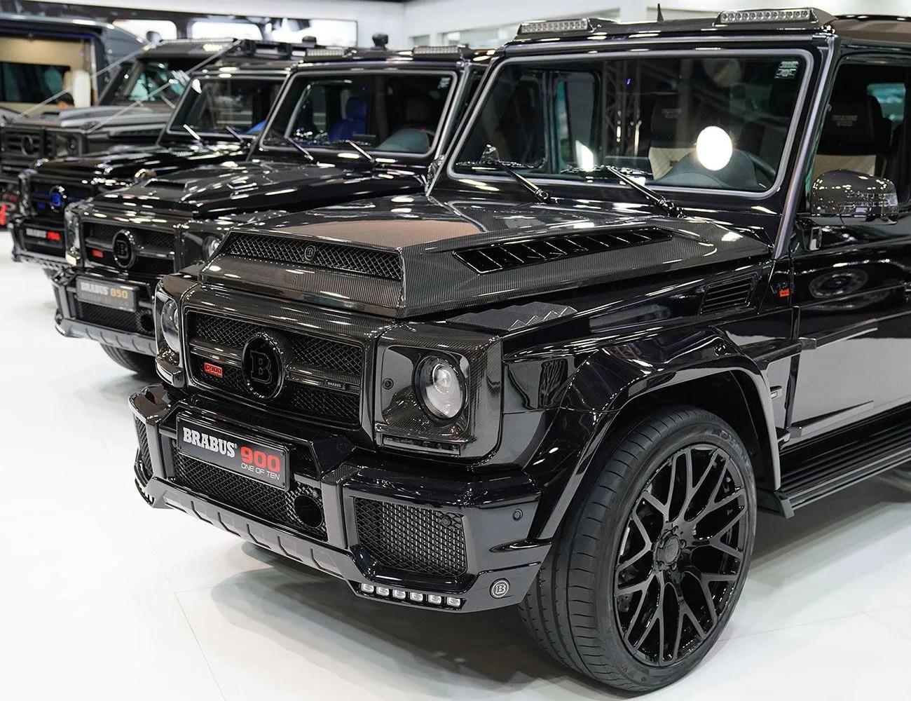 Dubai-Motor-Show-2017-gear-patrol-brabus