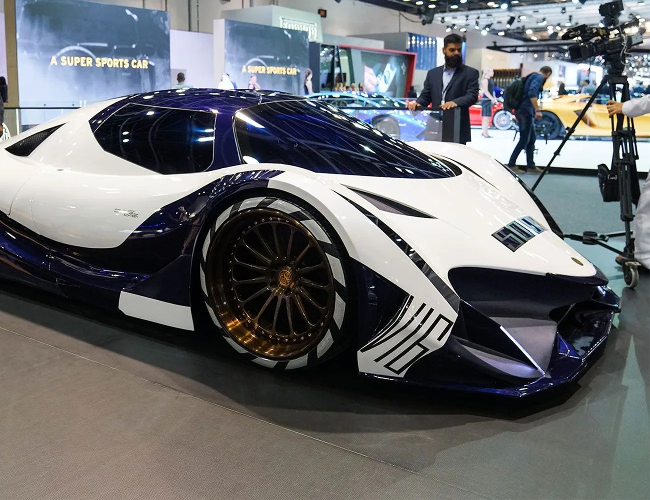 Dubai-Motor-Show-2017-gear-patrol-devel