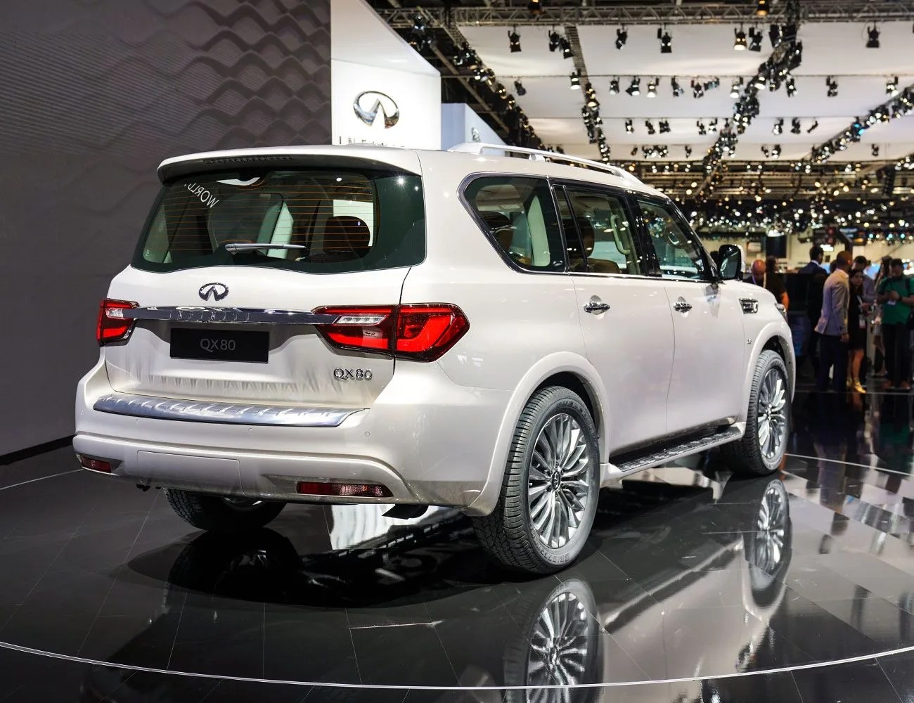 Dubai-Motor-Show-2017-gear-patrol-infiniti