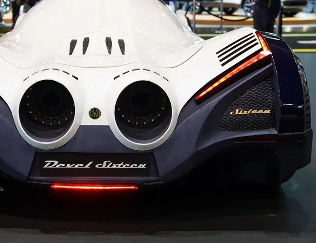 Dubai-Motor-Show-2017-gear-patrol-lead-feature-v2