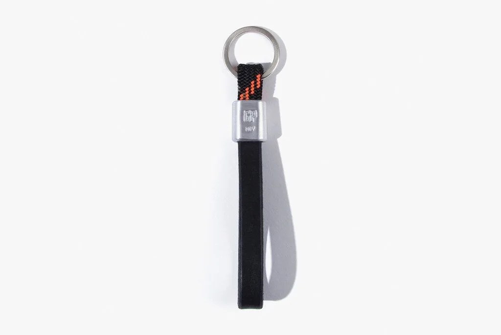 gear-patrol-store-877-leather-keychain-1_1024x1024