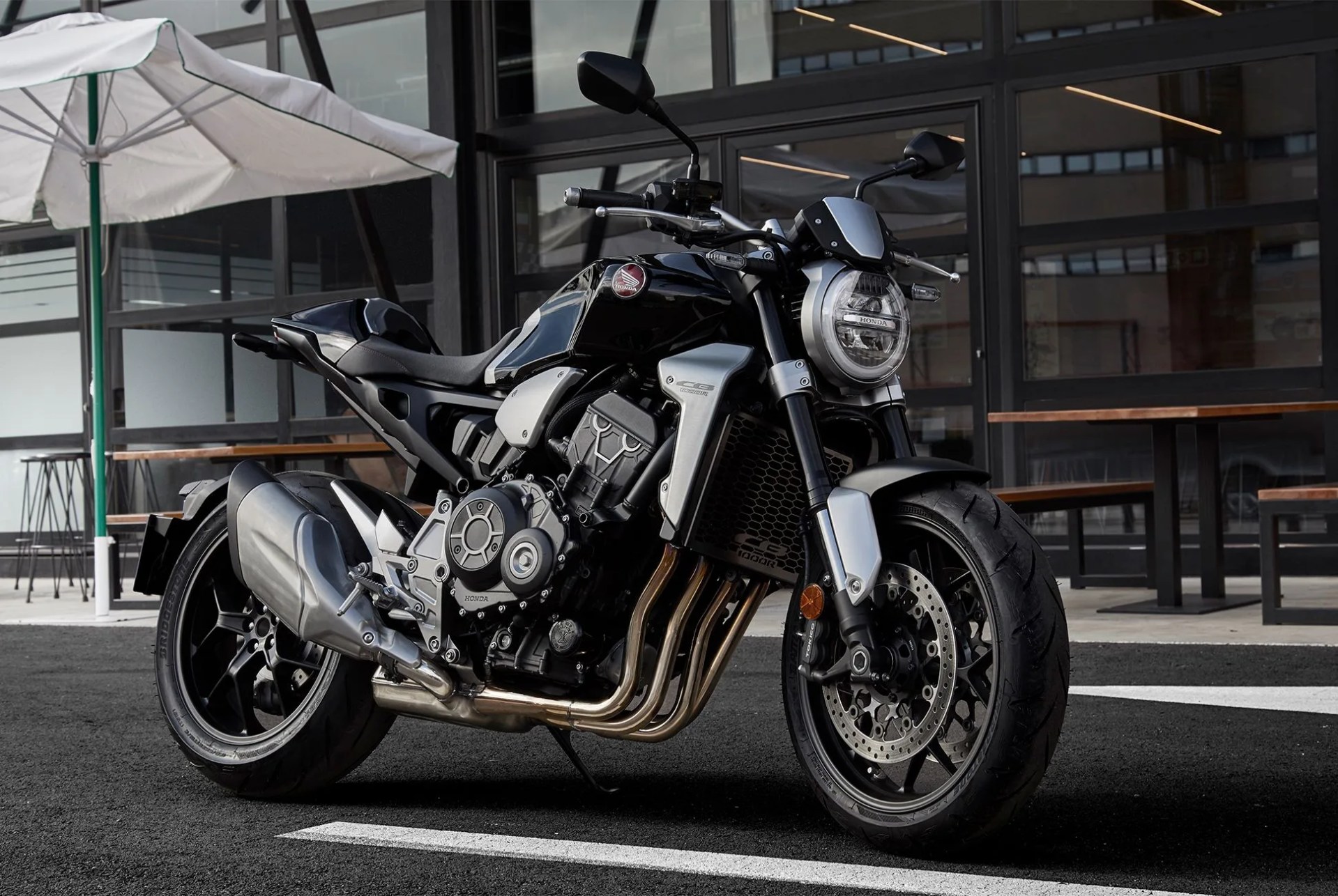 milan-moto-show-gear-patrol-Honda_CB1000R.jpg