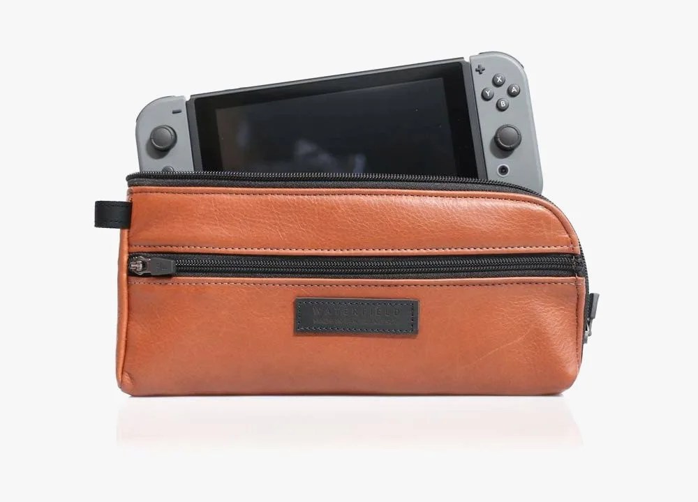 15-Best-Gifts-Under-50-Dollars-Mediaphile-gear-patrol-Waterfield-Designs-Pouch