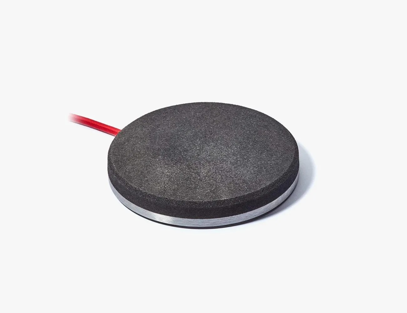 Best-Qi-Chargers-iPhone-8-iPhone-X-gear-patrol-Grovemade-Wireless-Charging-Pad