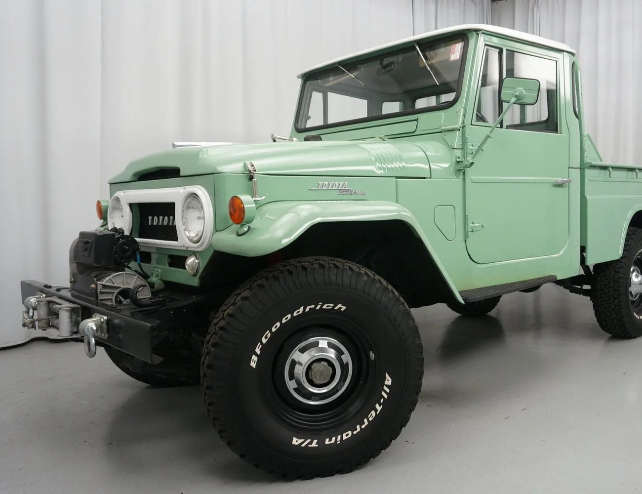 Found-5-Overlanders-For-Hauling-Gifts-gear-patrol-Toyota-Land-Cruiser-FJ45L