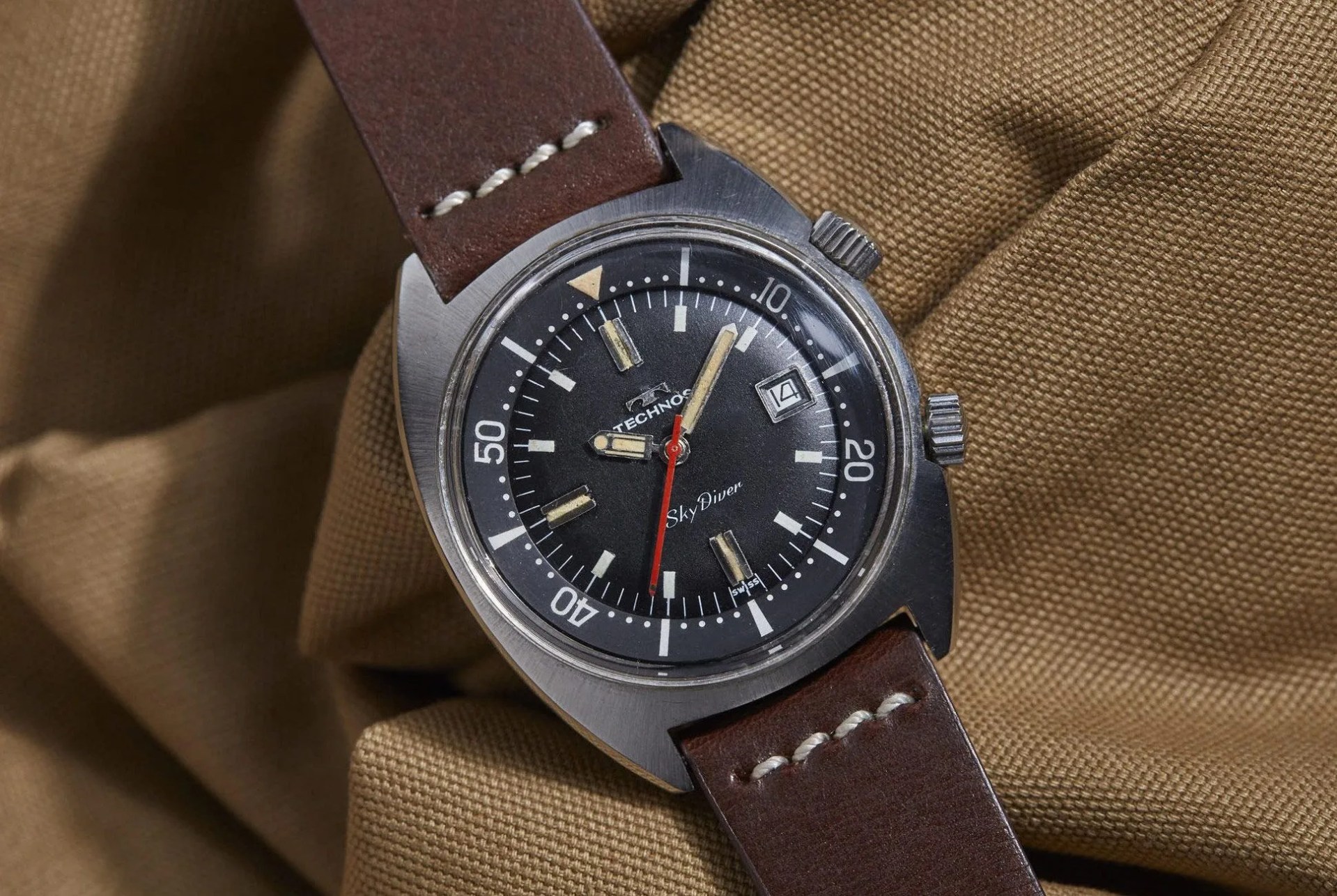 Vintage-Divers-Classy-Enough-To-Wear-With-Suit-gear-patrol-lead-full