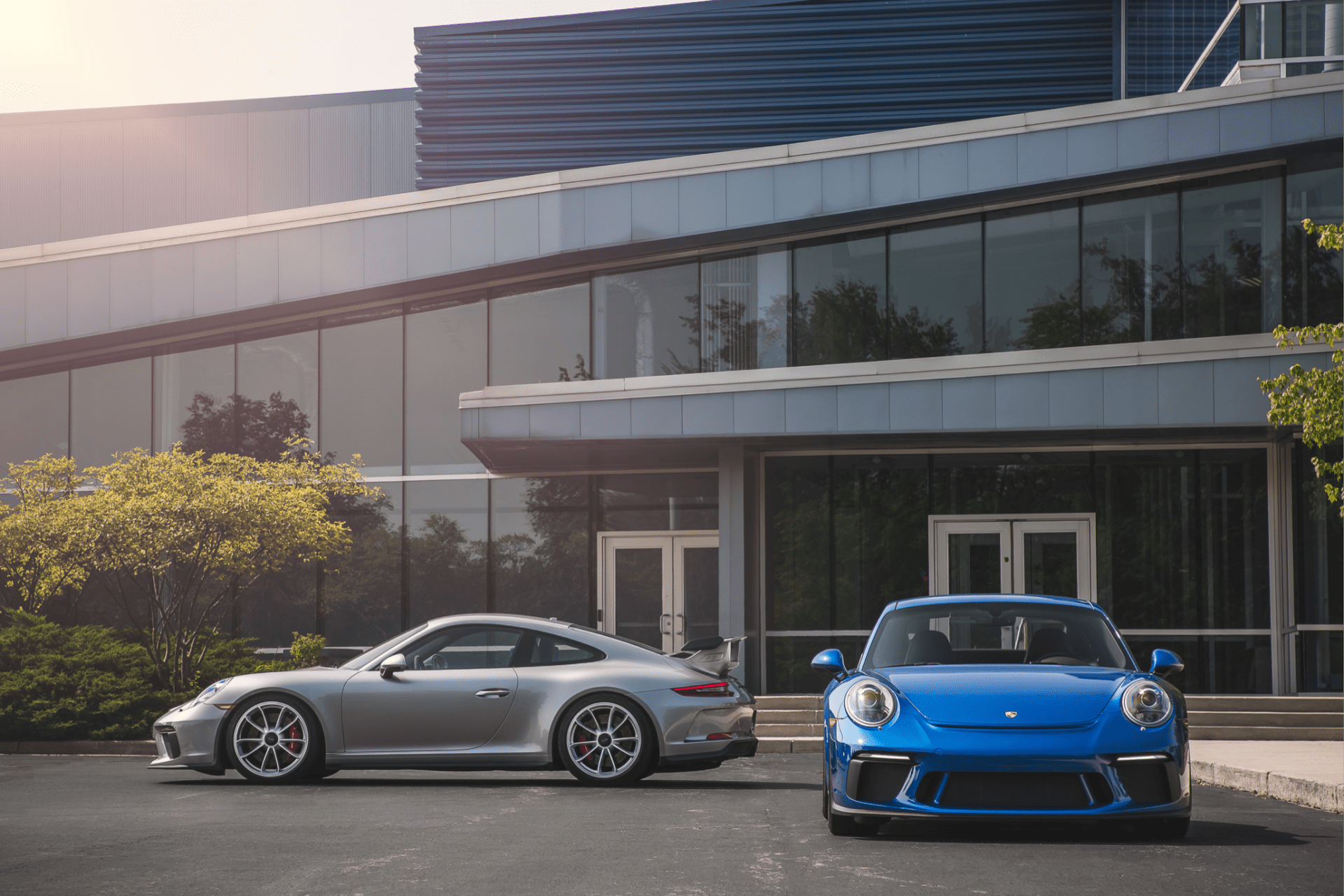 911