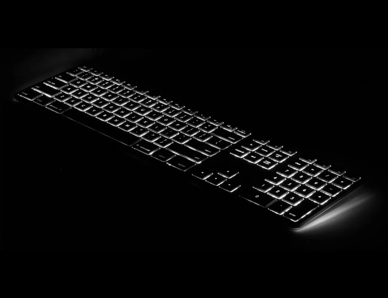 CES-Day-3-gear-patrol-Matias-RGB-Keyboard