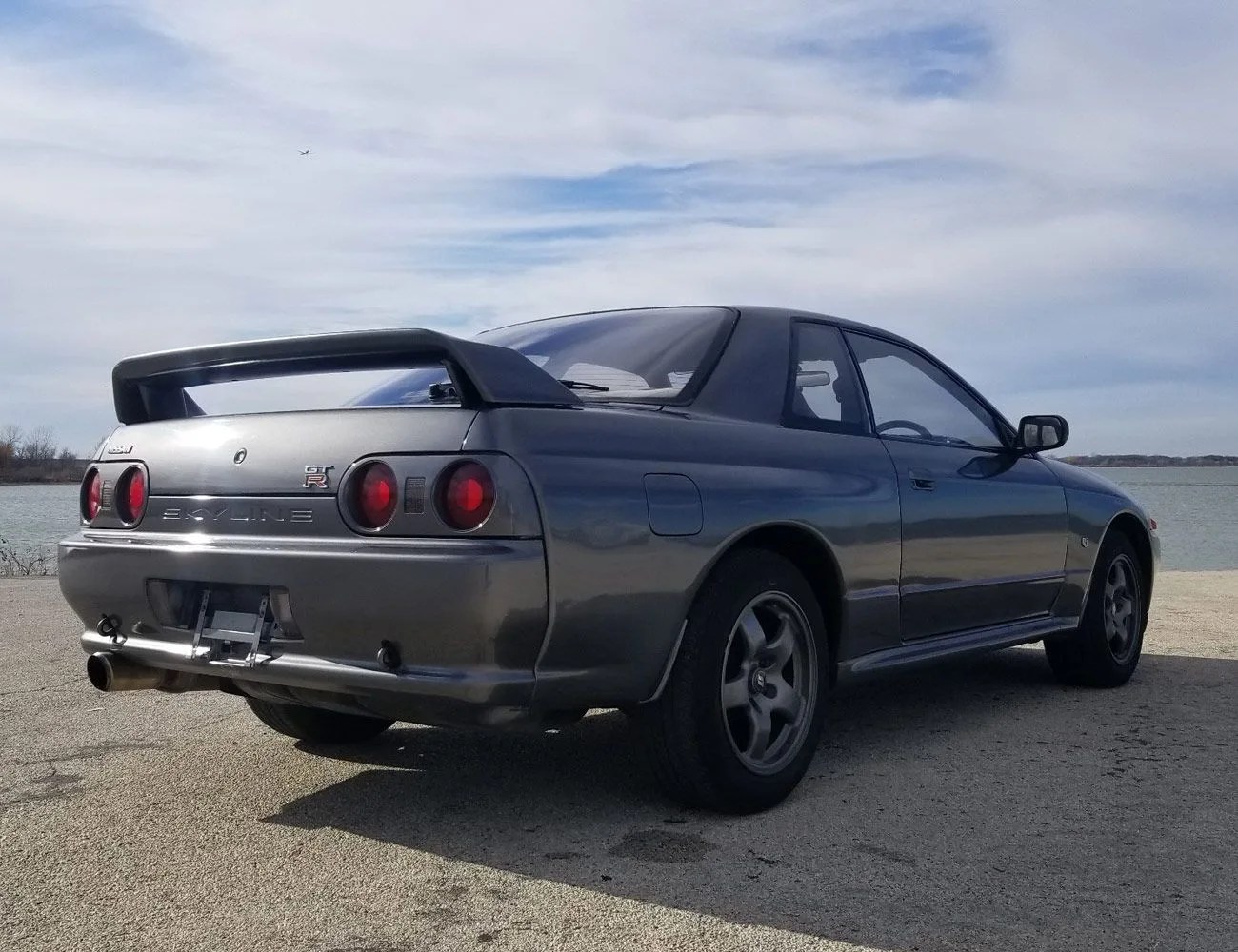 Found-4-Legal-Quirky-JDM-Cars-gear-patrol-1990-Nissan-Skyline-GT-R