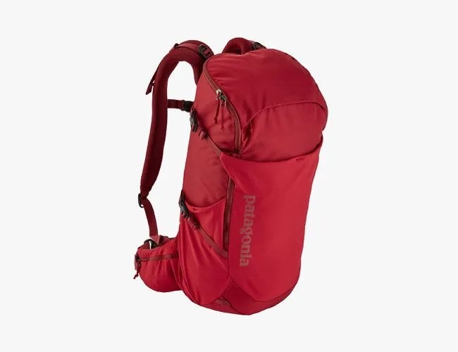 Patagonia-Day-Pack-gear-patrol-full-featured