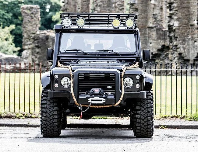 defender-spectre-gear-patrol-feature
