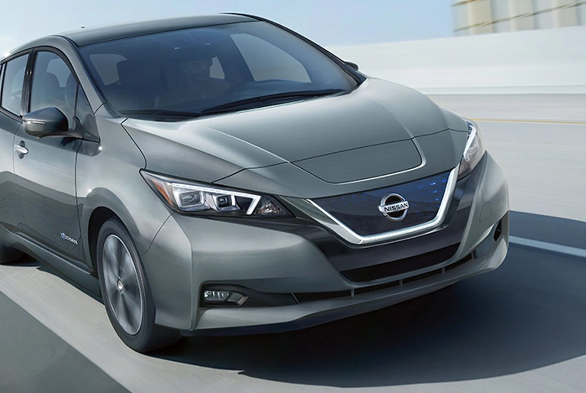 Nissan-Leaf-2018-gear-patrol-full-lead