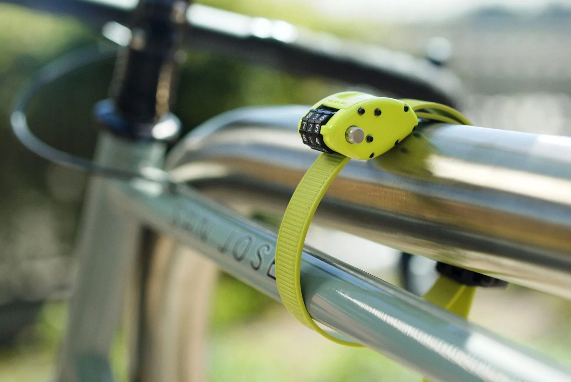 Ottolock-Bike-Lock-gear-patrol-lead-full